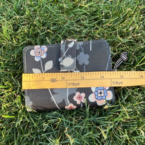 Vera Bradley - Lighten Up Wallet - Picture 8 of 9